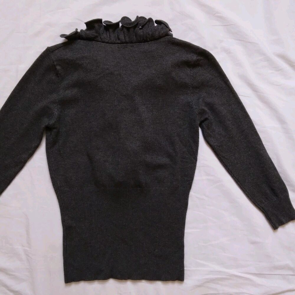 Vila Milano Ruffle Neckline Sweater Gray V Neck 3/4 Sleeve Career Womens Medium - Picture 8 of 9
